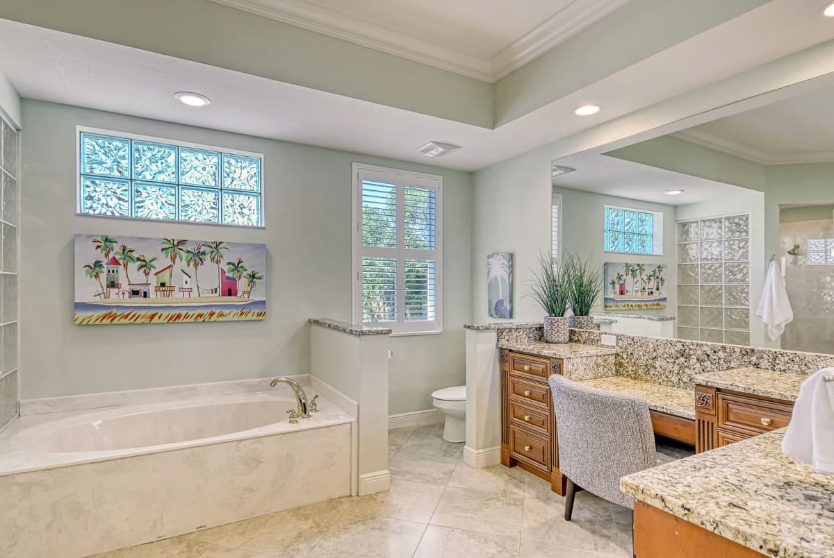 Sunburst Courtyard - Image 22