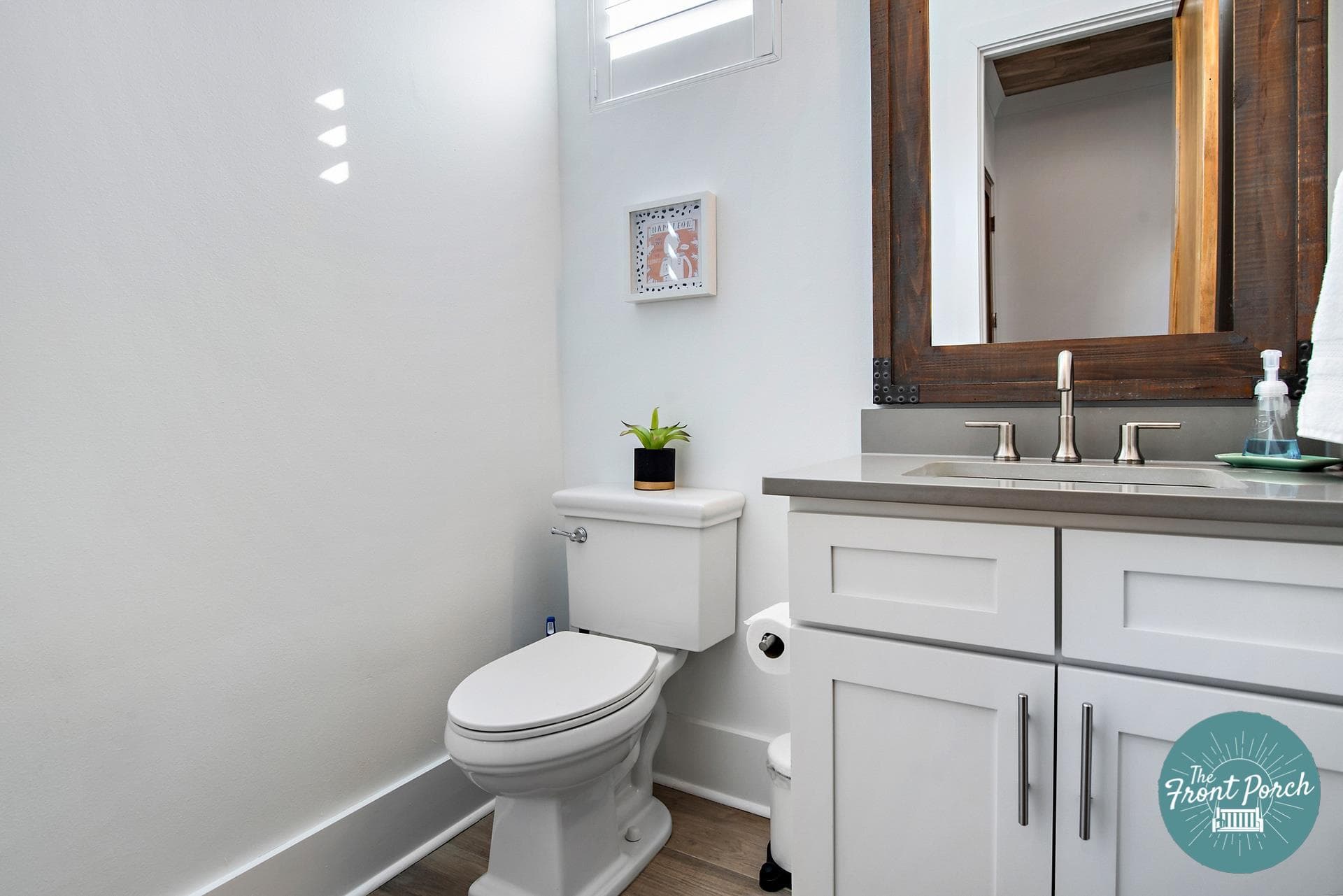 Front Porch Manor - Image 18