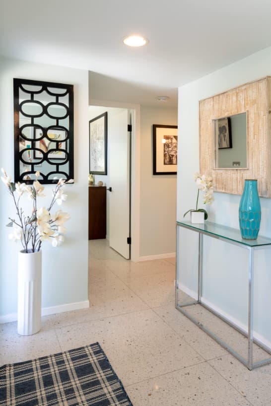 Hugh Kaptur's Mid Century Modern Oasis - Image 24