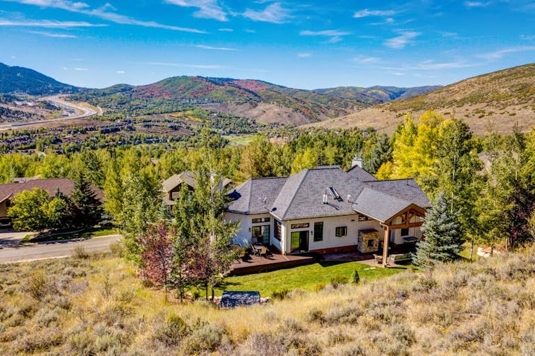 Mountain Hillside Manor - Image 3