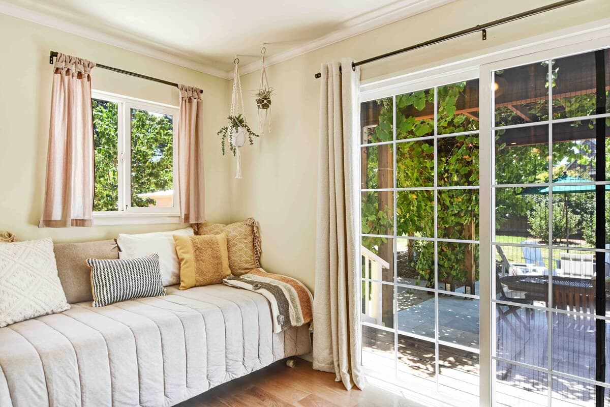 Newcomb Vineyard Escape - Image 17