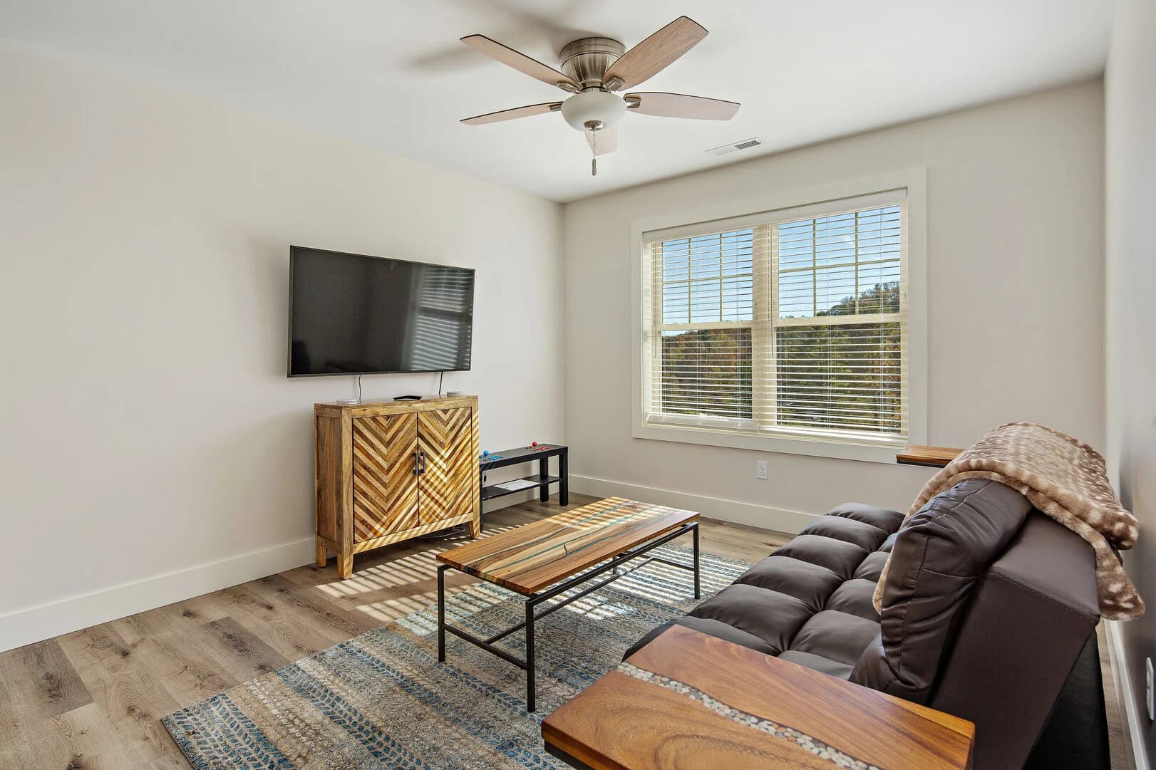 Hilltop Splendor House - Image 24