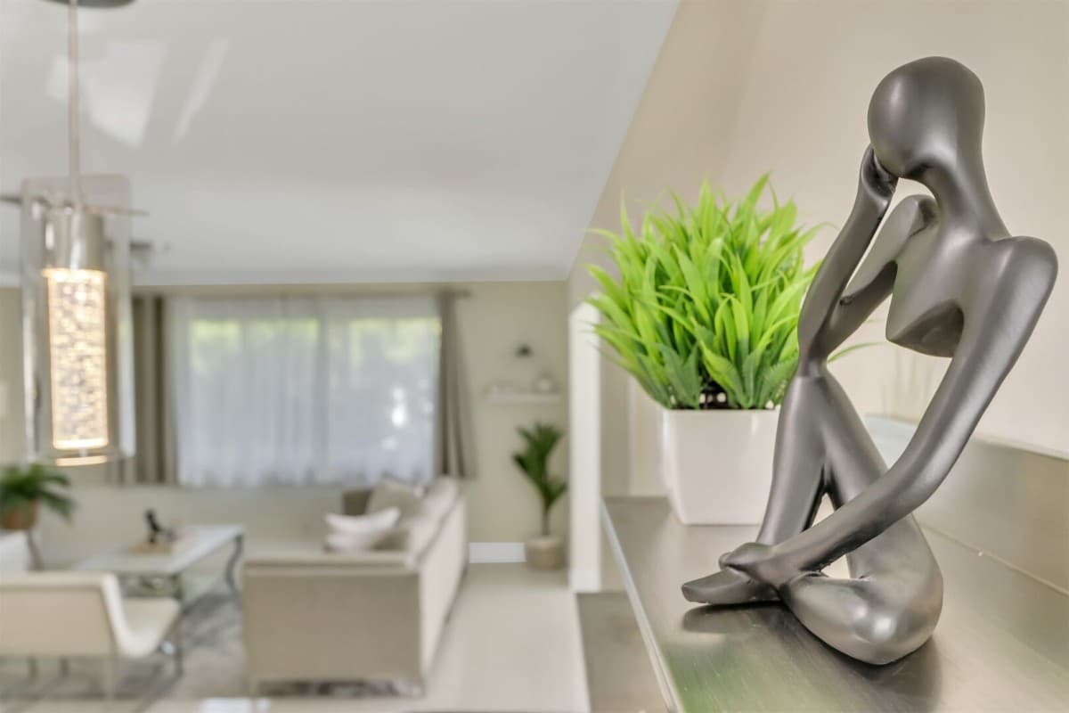 Bright Home - Image 6