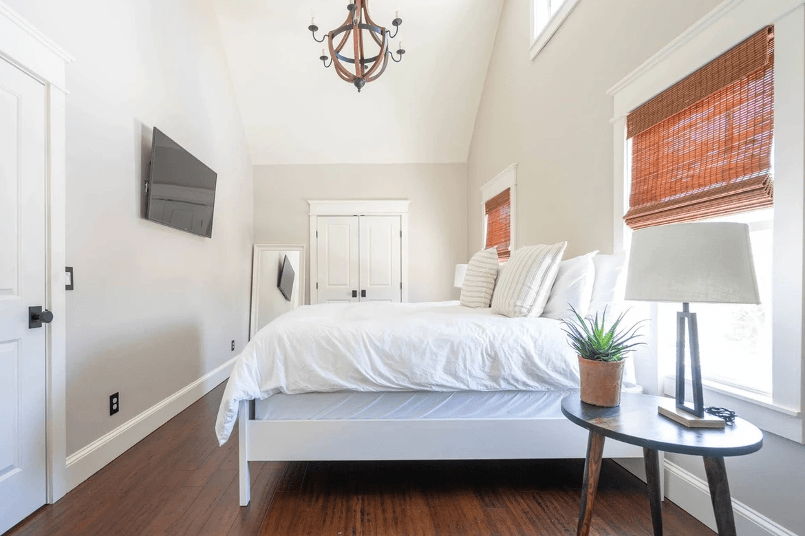 Modern Farmhouse - Image 10