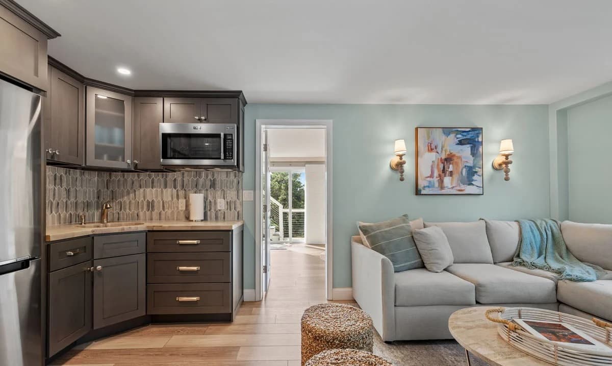 Over the Horizon - Image 19