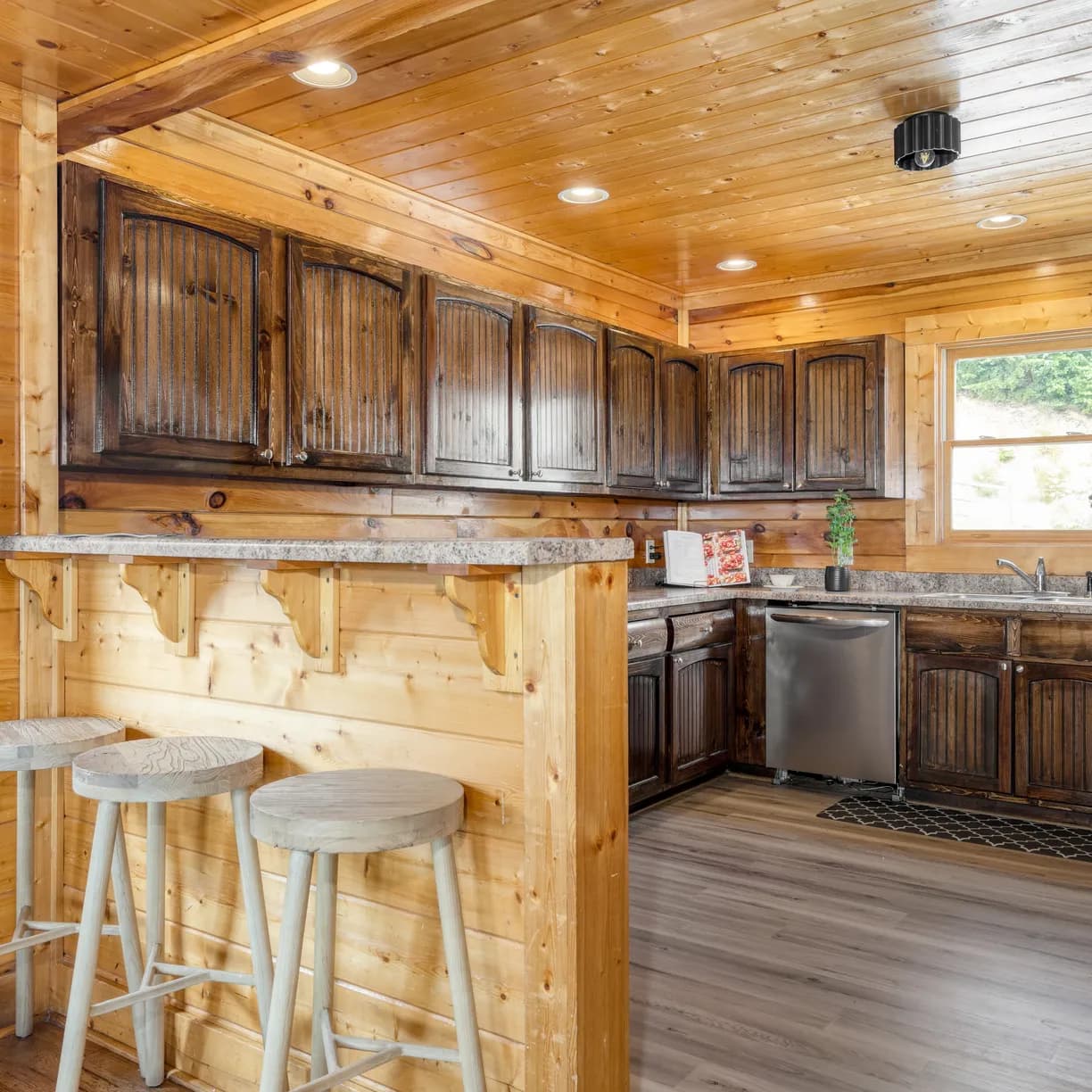 Delmont Manor - Image 6