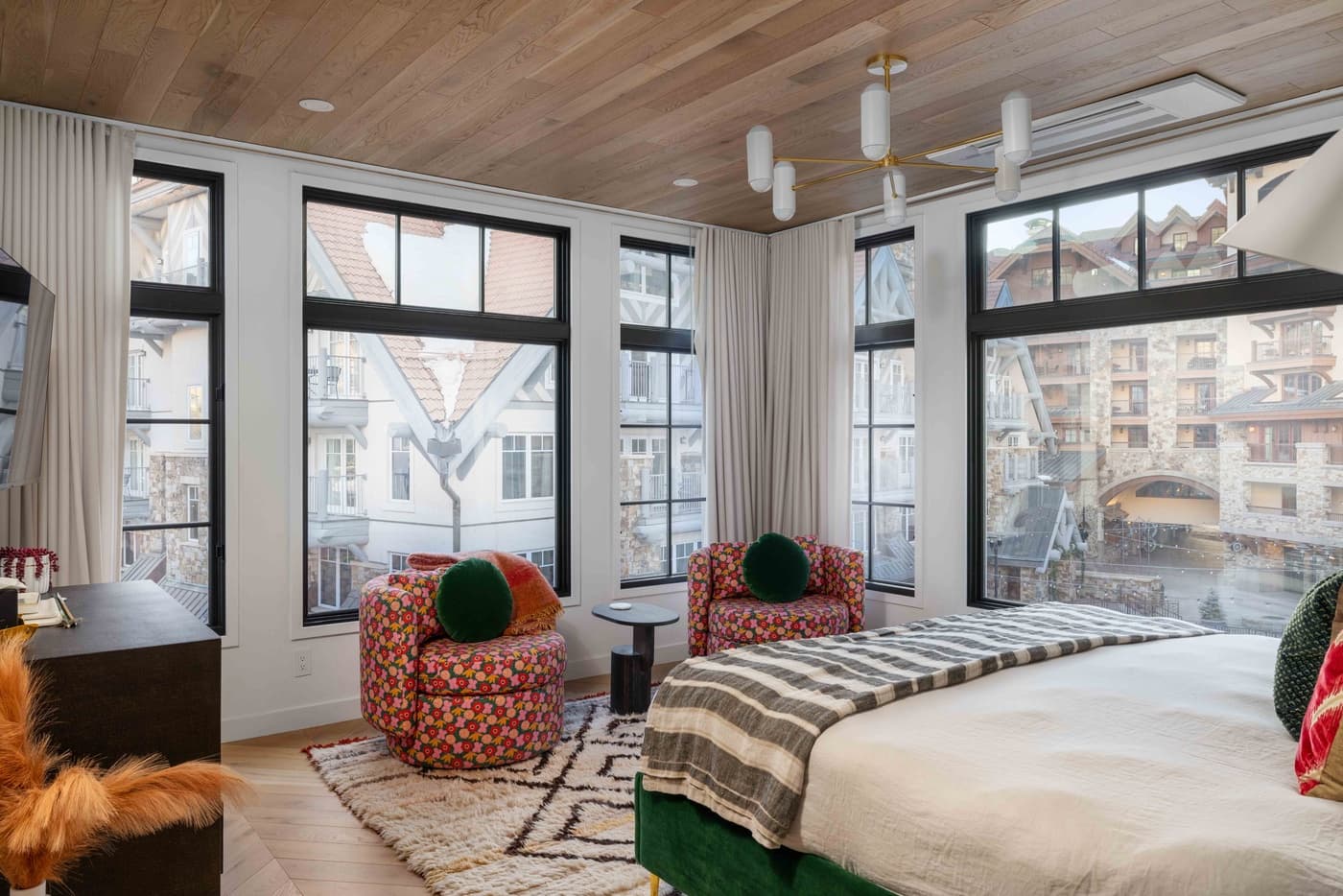 Sky High at the Plaza - Image 26