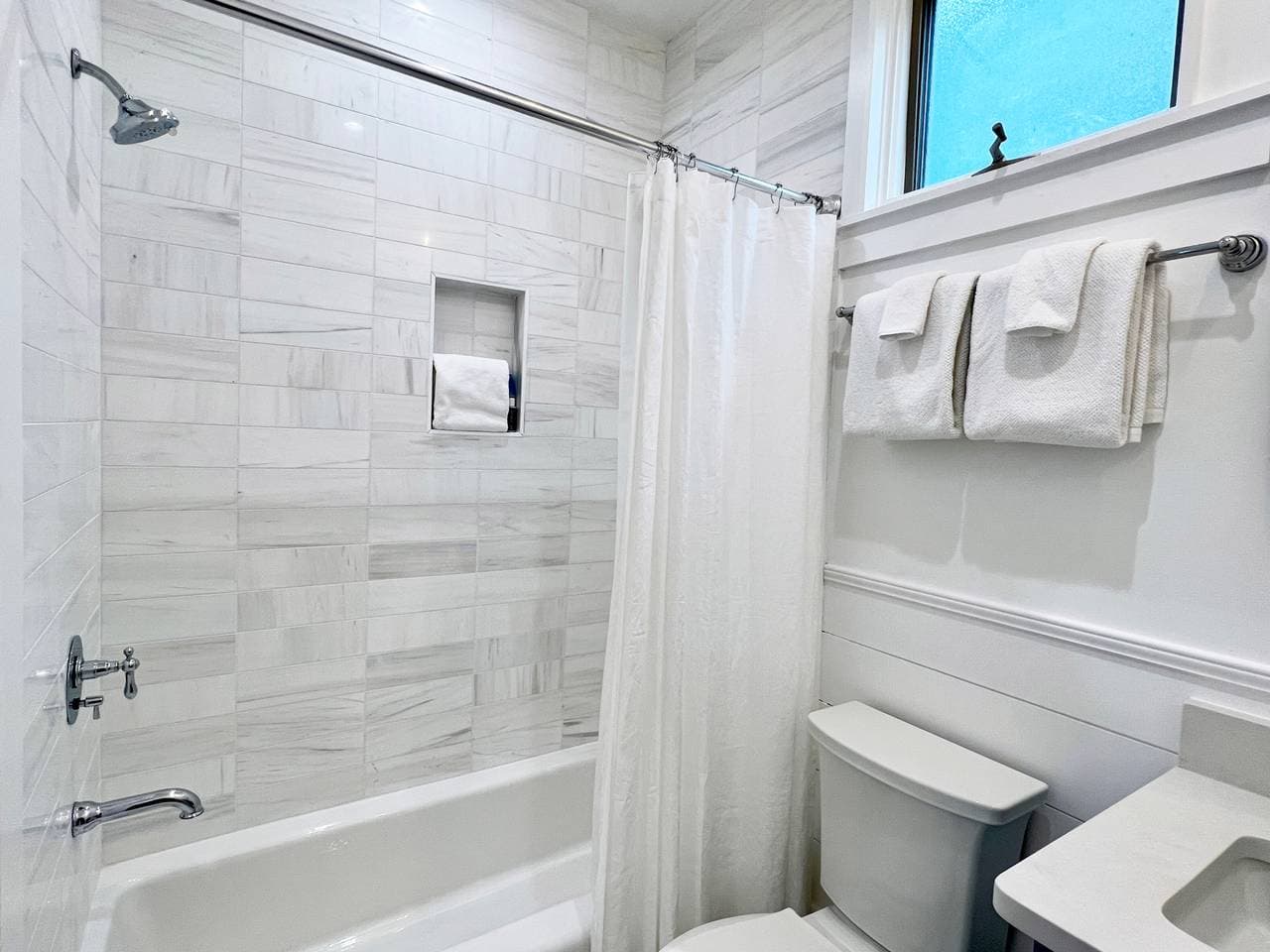 Toes in the Water Home - Image 8