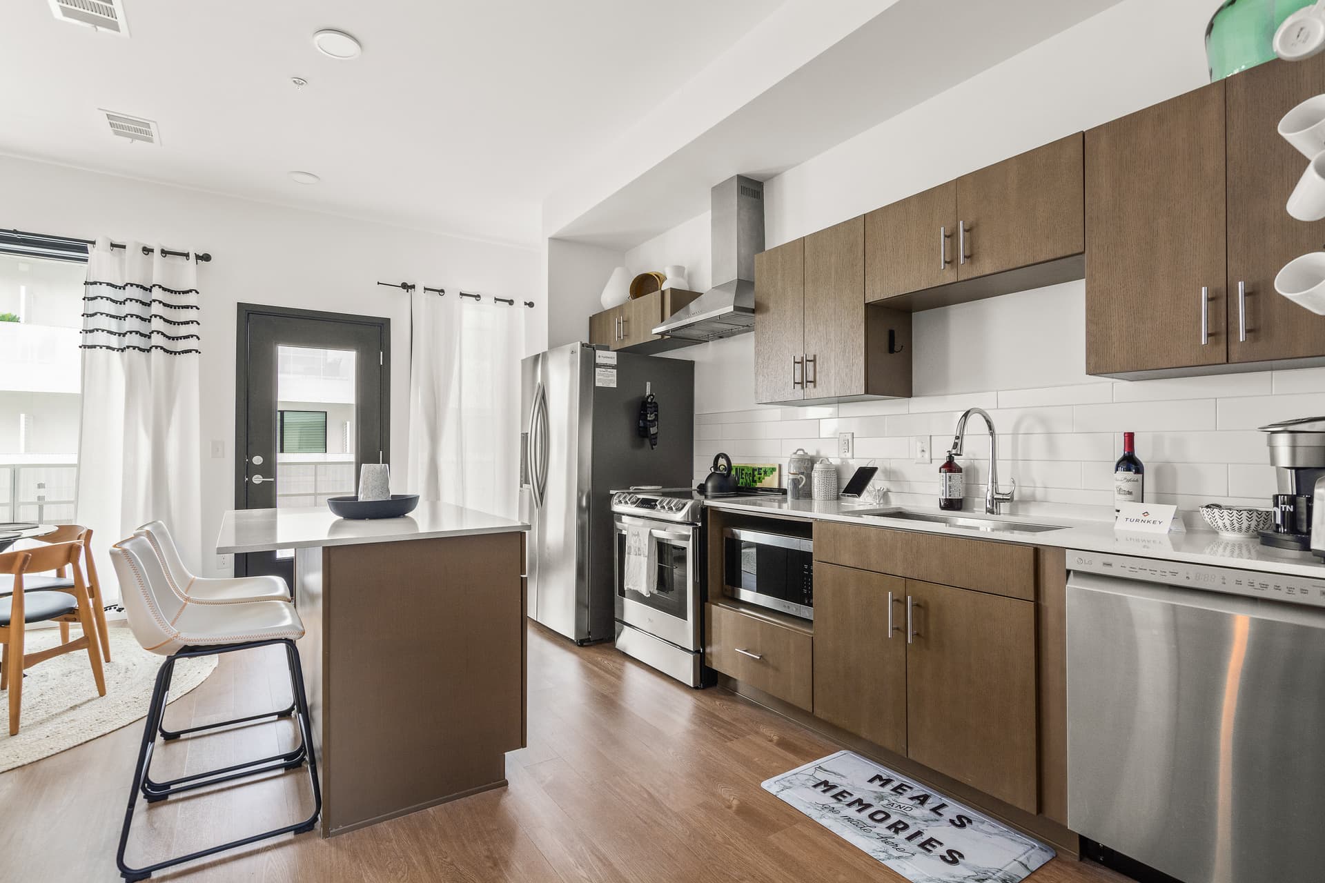 Red Illume Home - Image 5