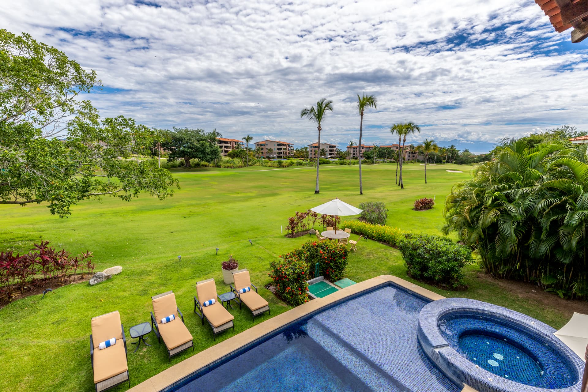 La Serenata #3 - Image 52