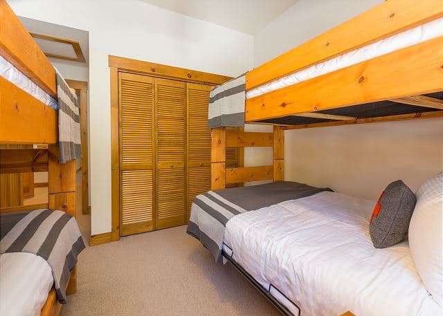 Summit Ridge Retreat - Image 16