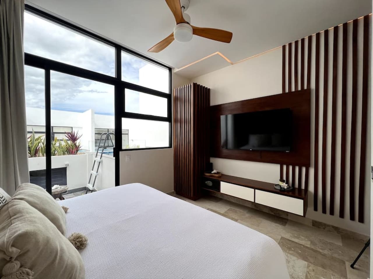 Elena Penthouse Oasis - Image 3