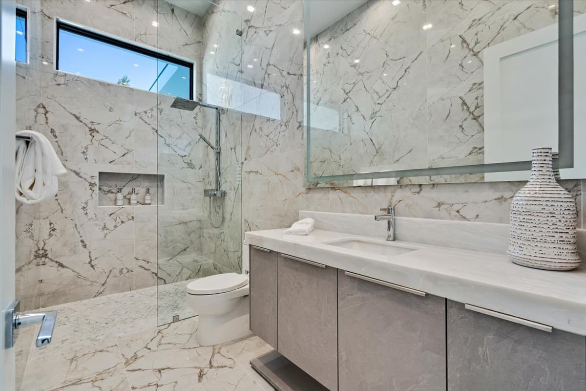 Bravo Villa #10 - Image 52