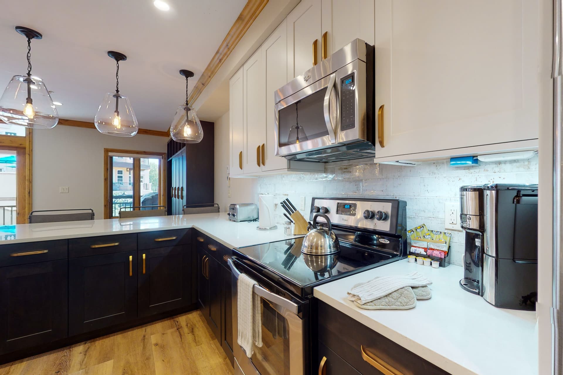 Lion Square East #215 - Image 9