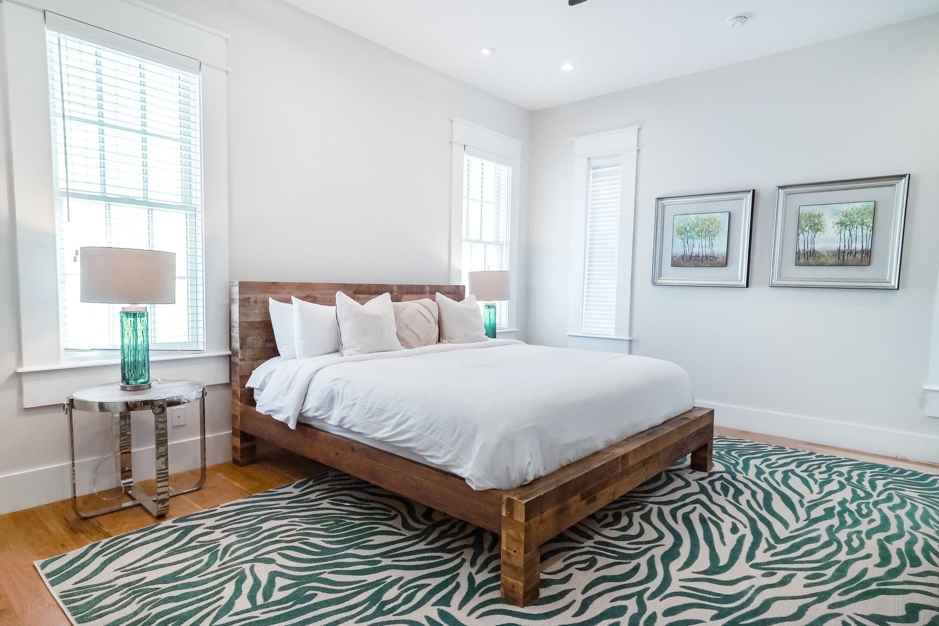 St. Ivory - Image 25