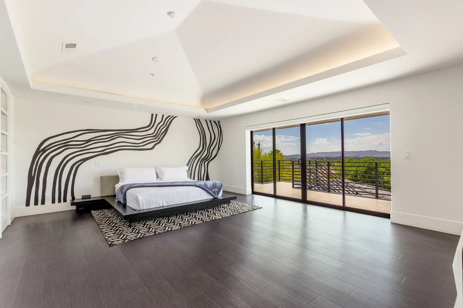 Valle Vista Manor - Image 35