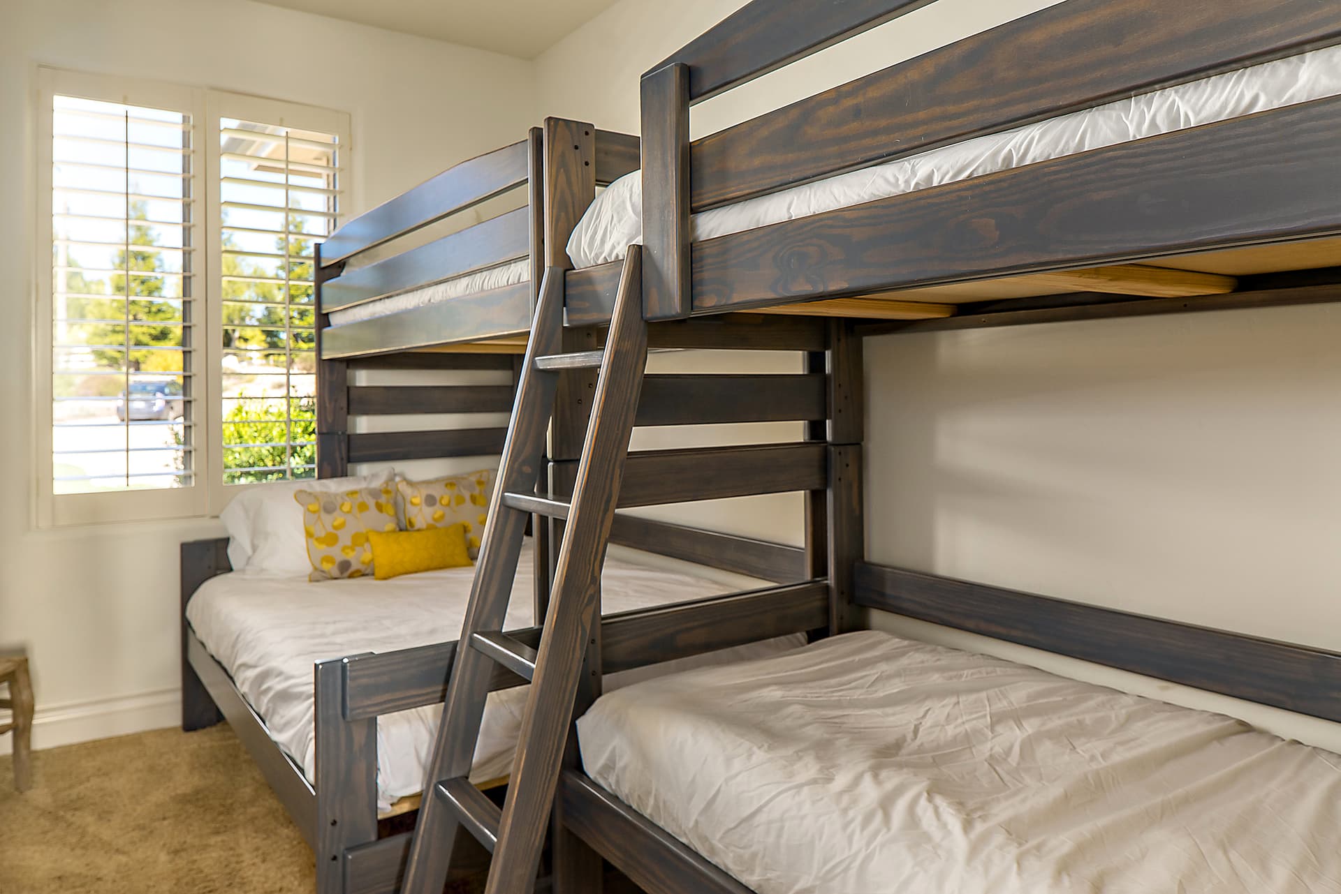 Frontier Main and Guest House - Image 37