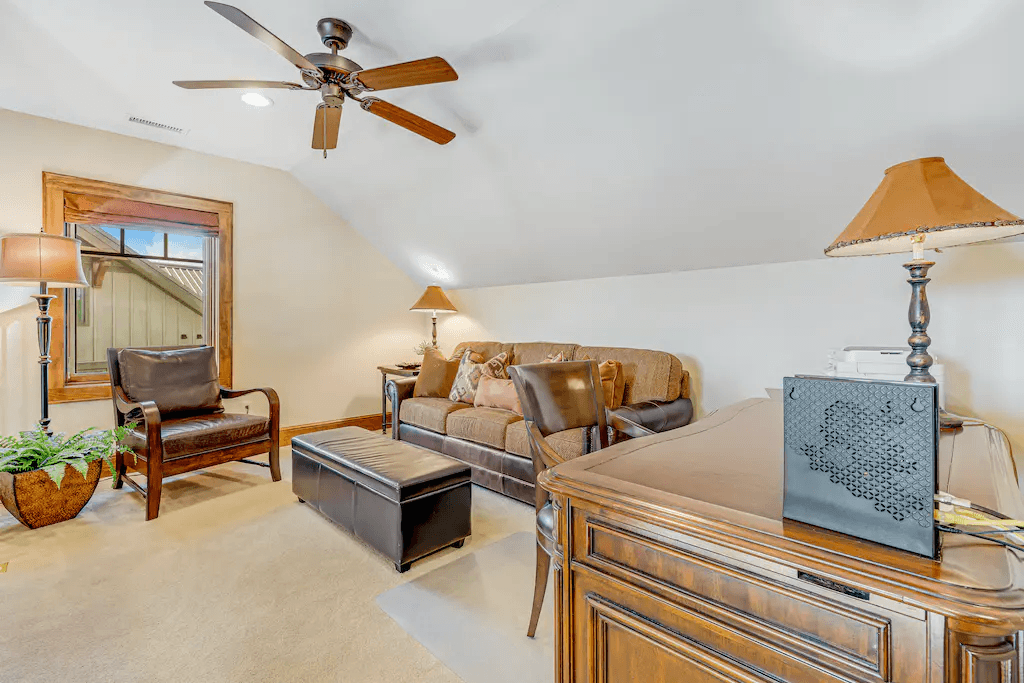 Red Tail Home - Image 19