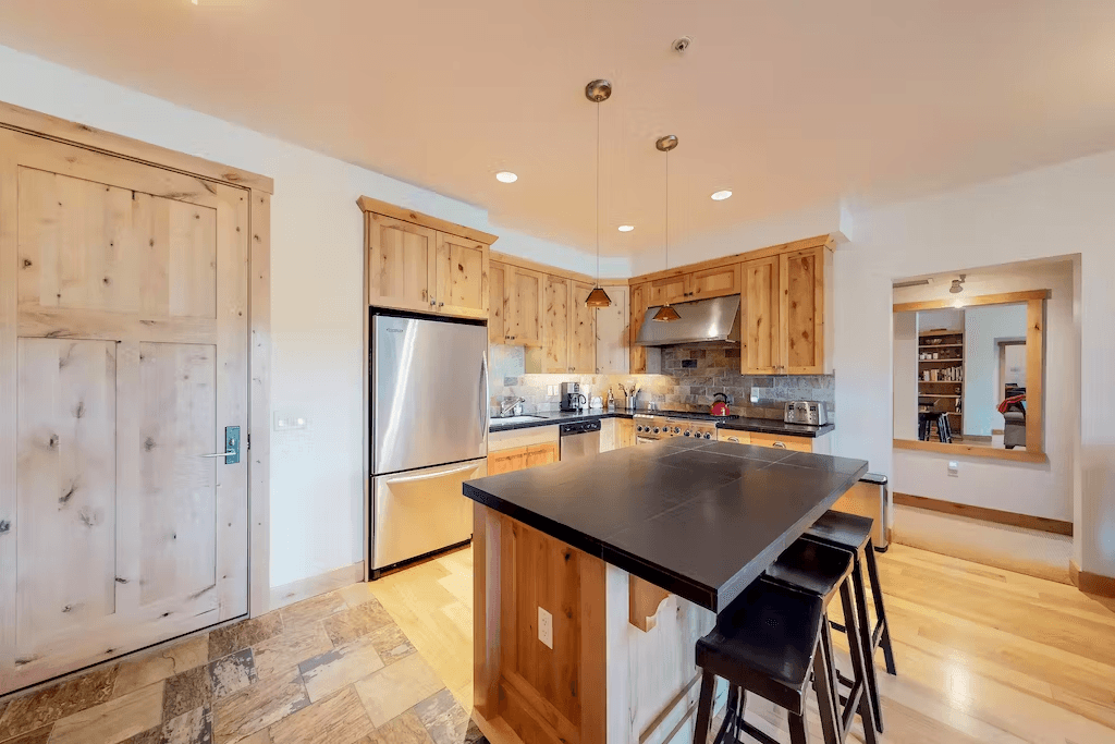 Elkhorn Springs Getaway - Image 2