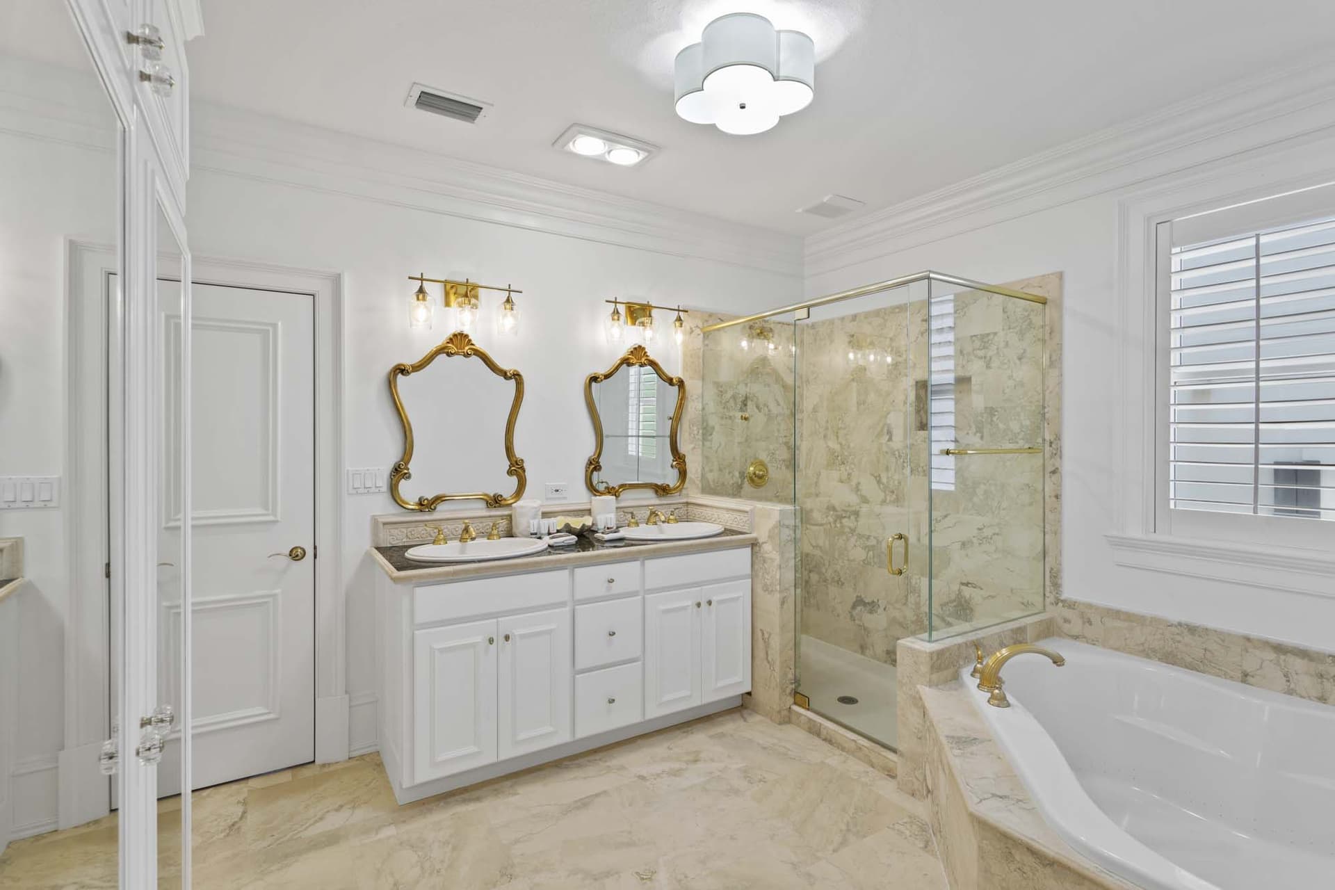 Kings View Manor - Image 24