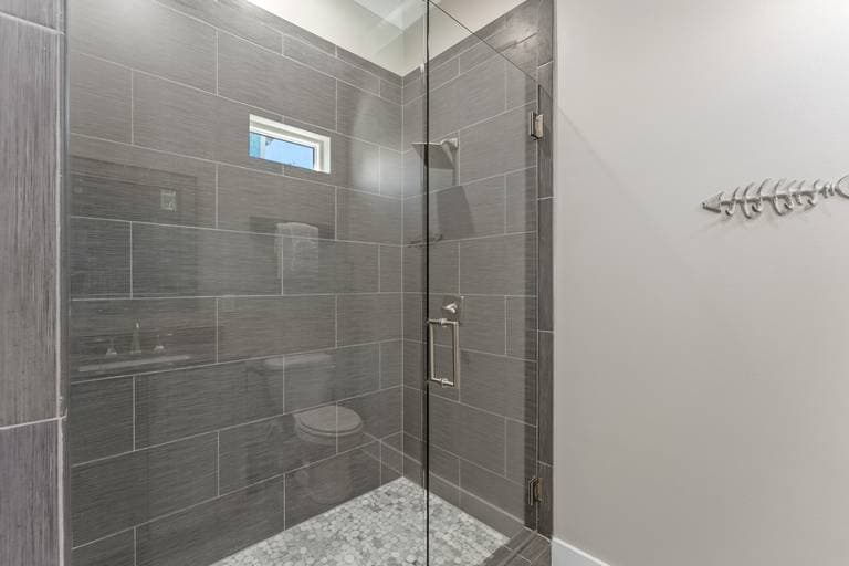 Aquaholic House - Image 36