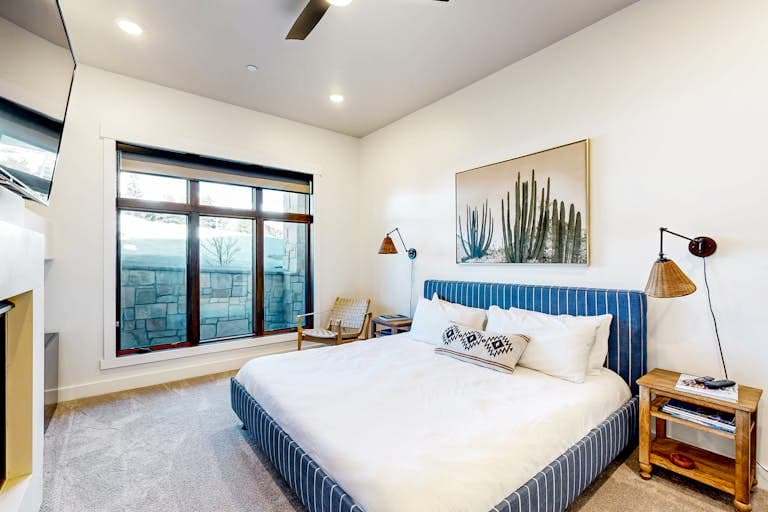 Designer Blackstone Condo - Image 13