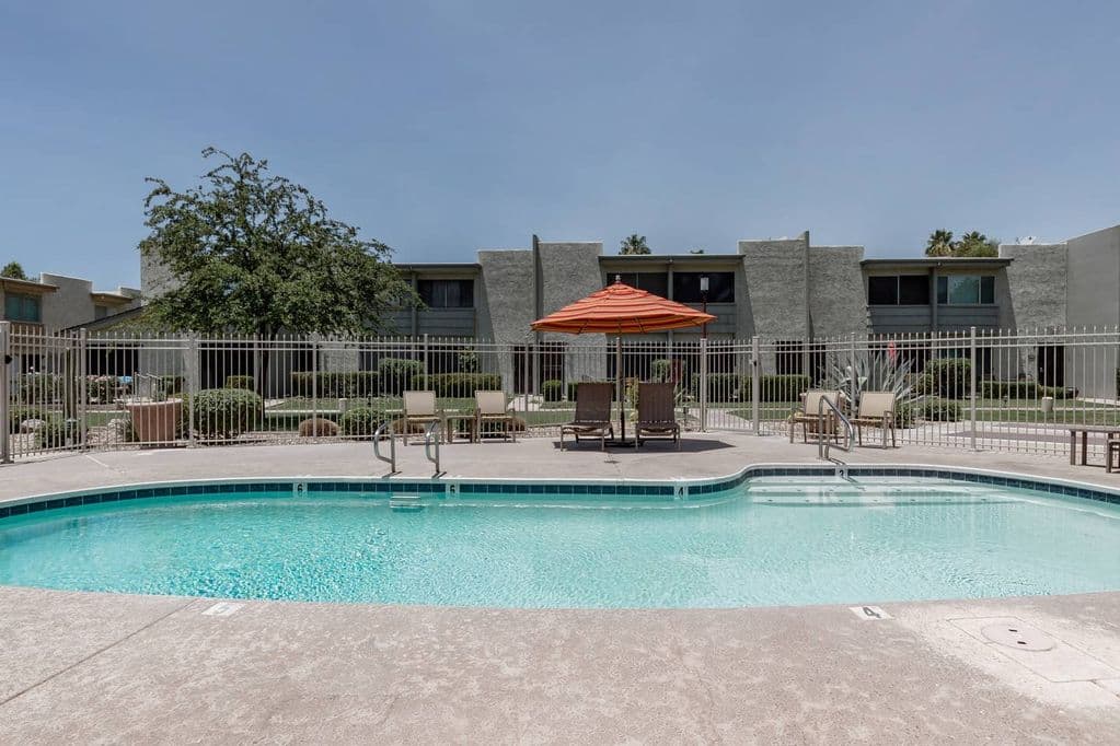 Rustic Modern Townhouse - Image 25