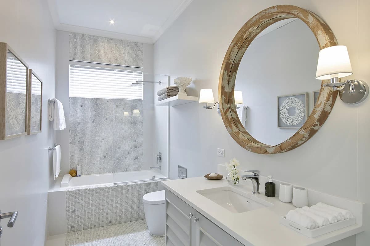 Footprints South - Image 9