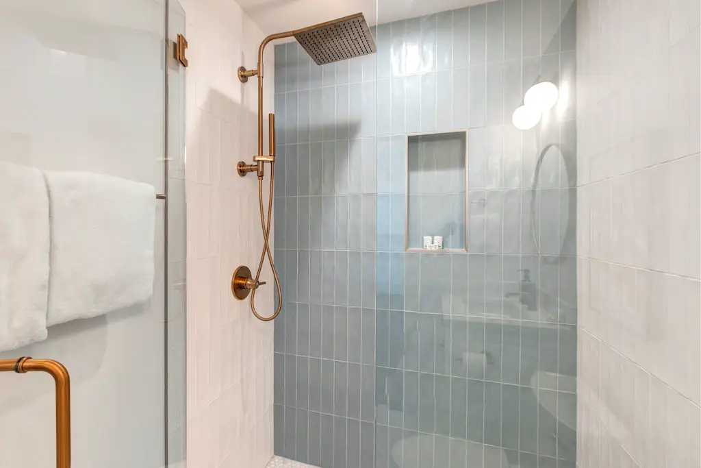 Last Run of the Day House - Image 25