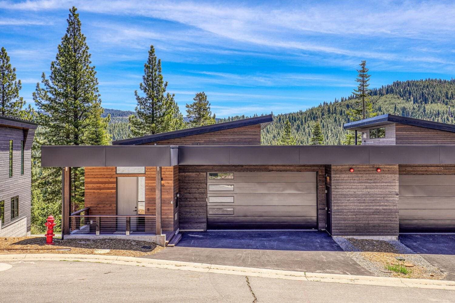 Larkspur Luxe - Image 32