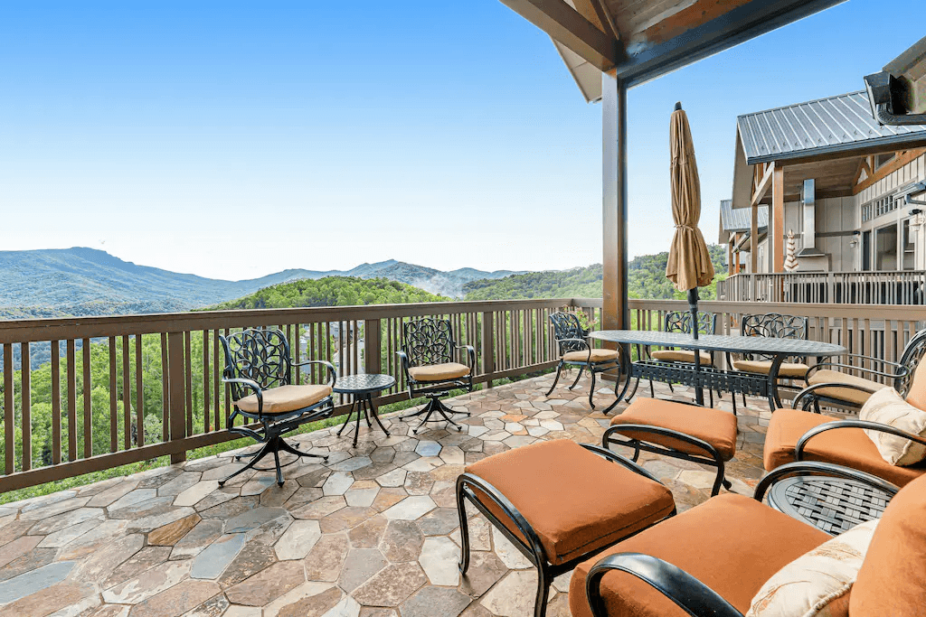 Red Tail Home - Image 4