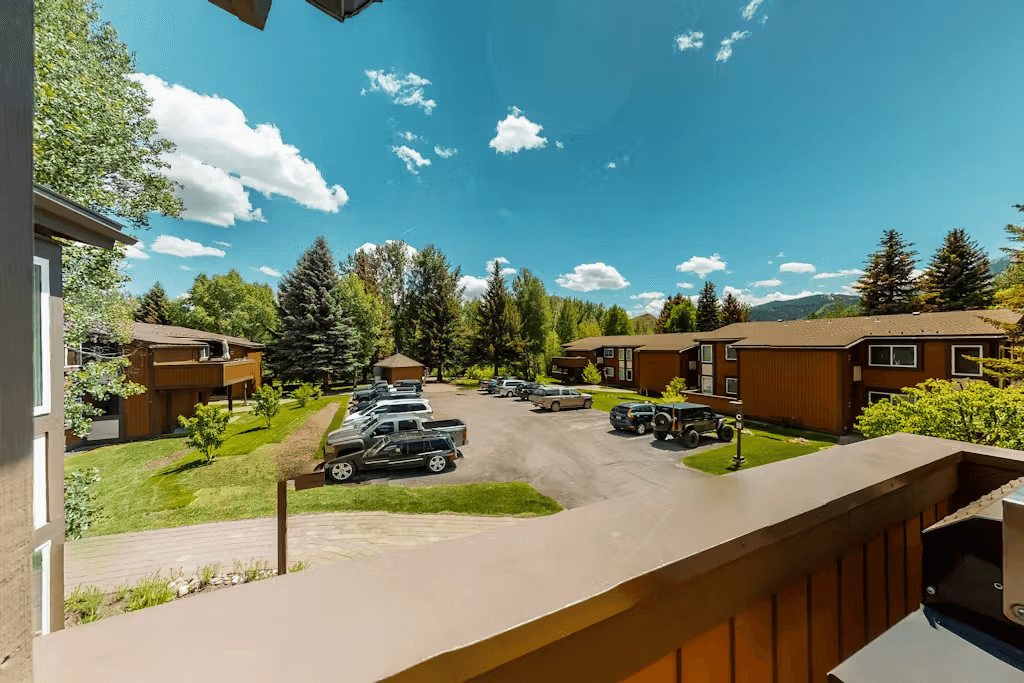 Sun and Ski - Image 18