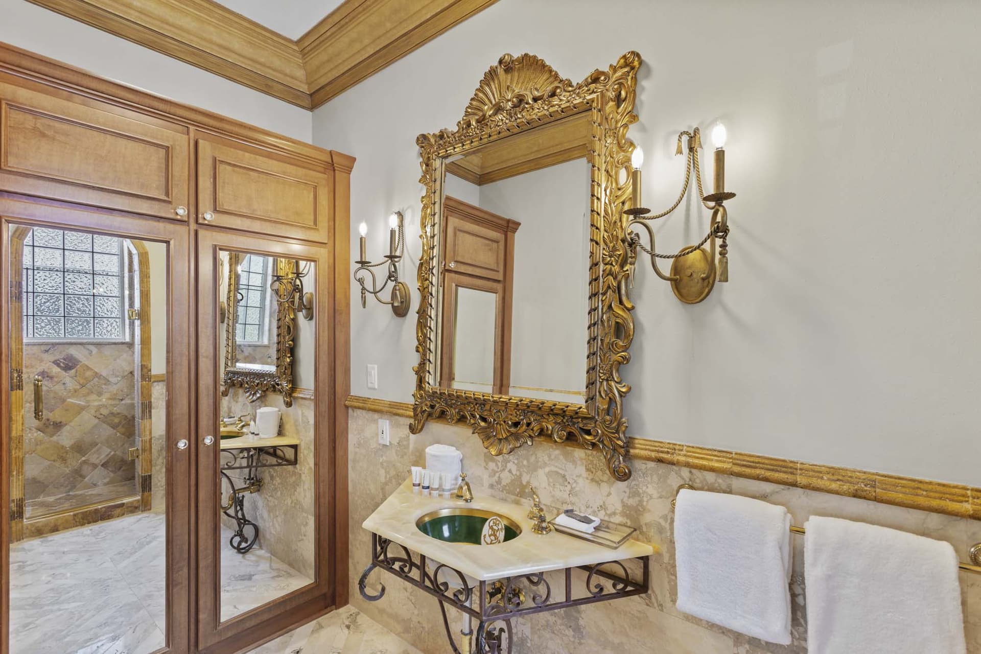 Kings View Manor - Image 13