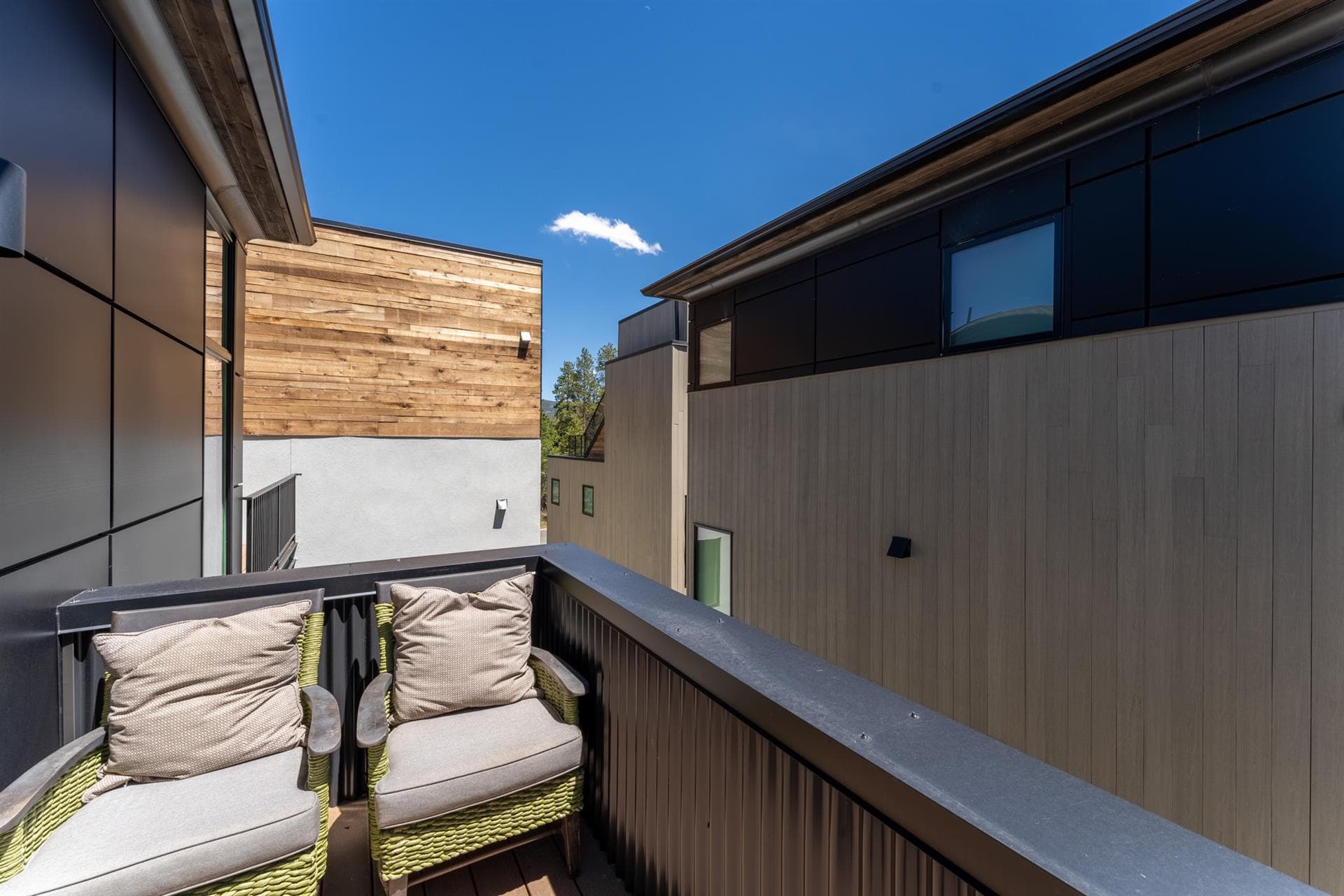 Frisco Aly - Image 47