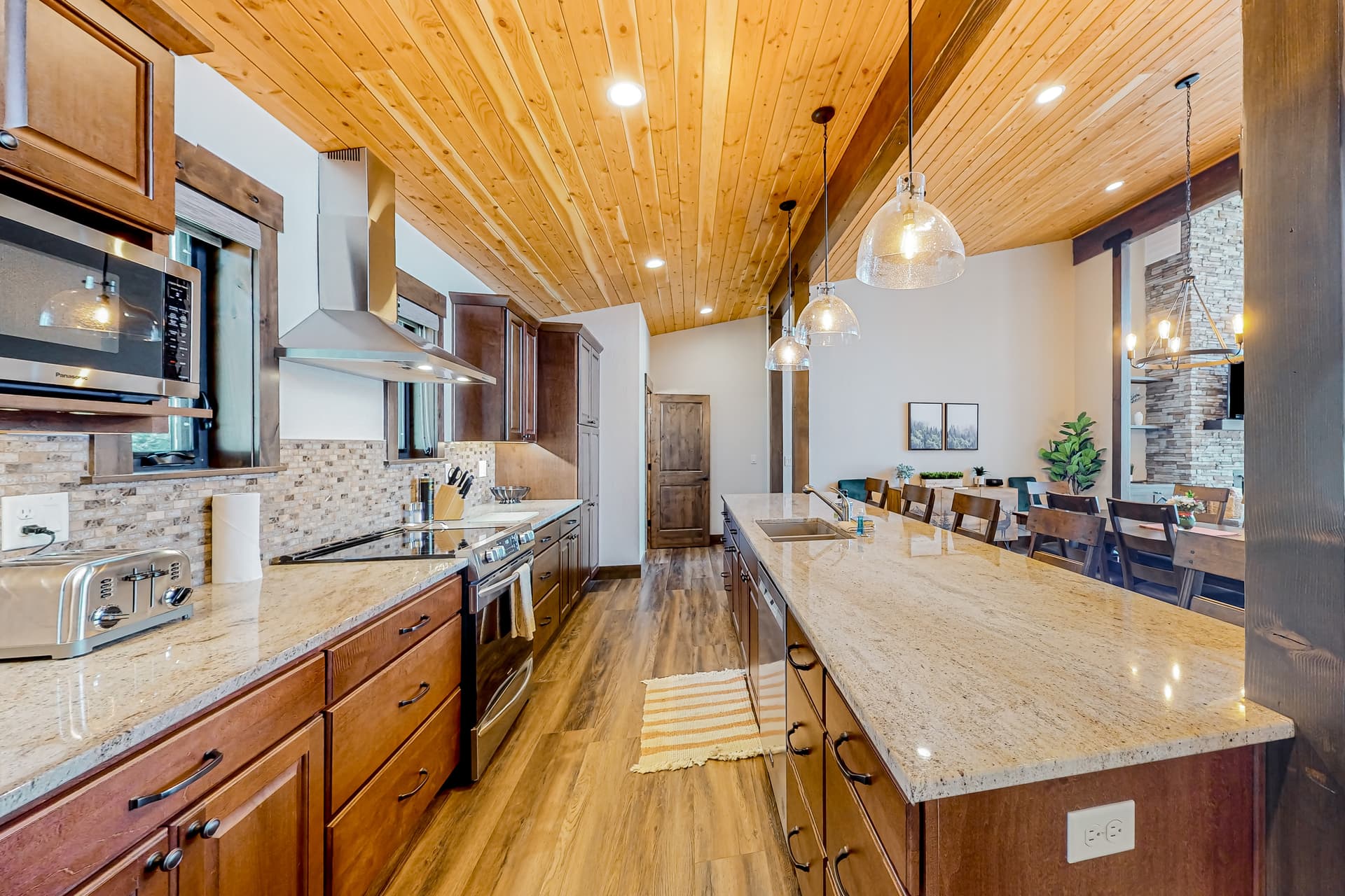 Leaning Pine Point at Half Round Bay - Image 3