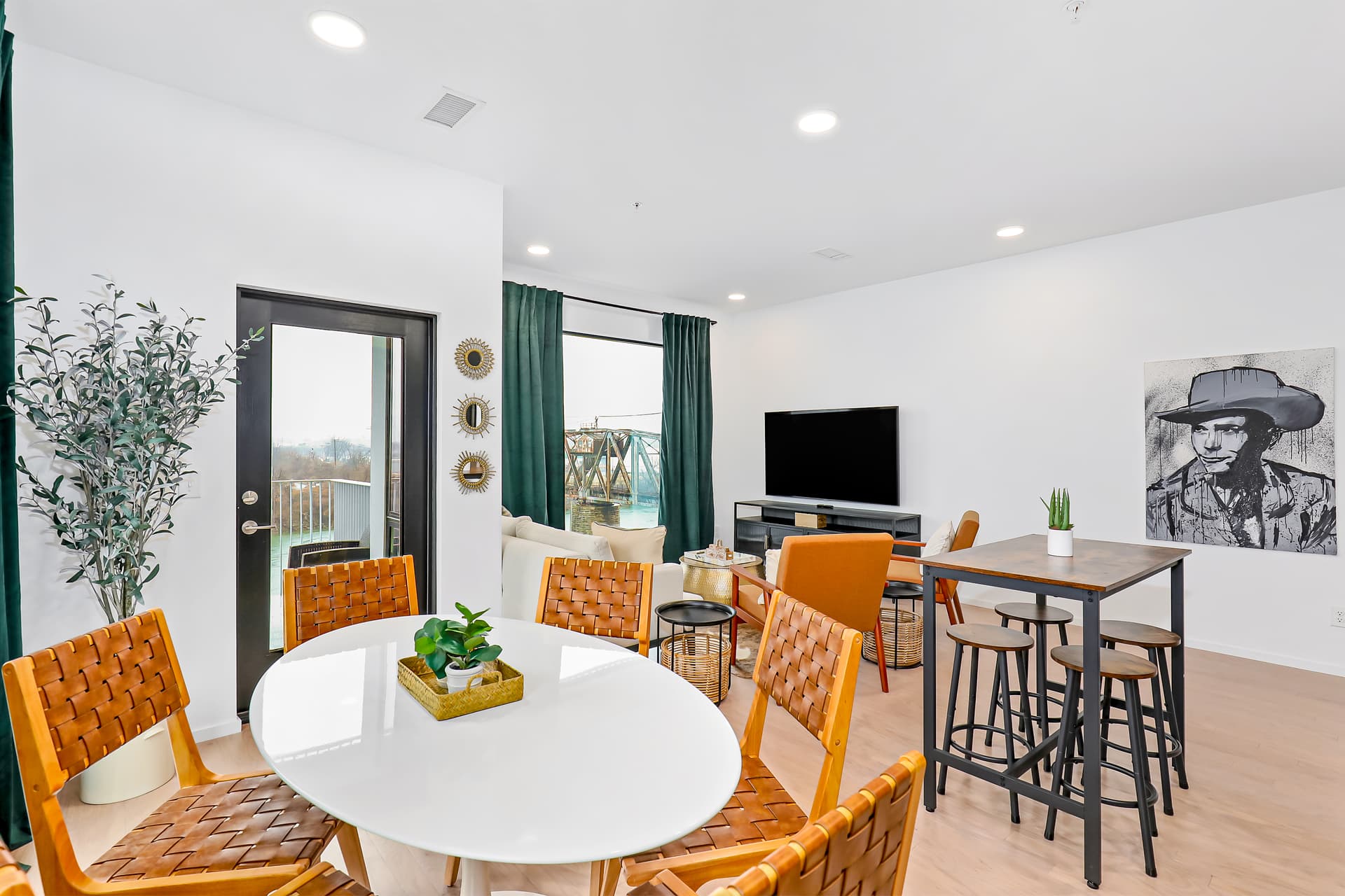 Eve on the River 407 - Image 4