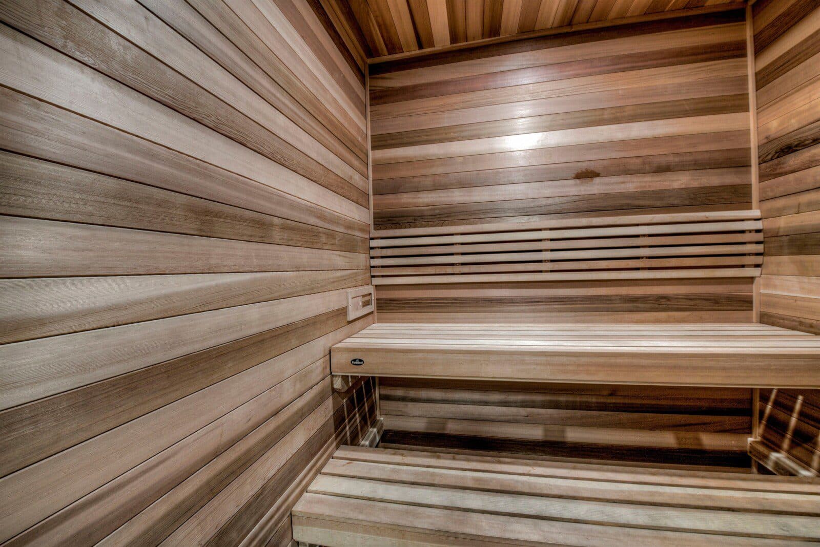 Lavish Condo - Image 36