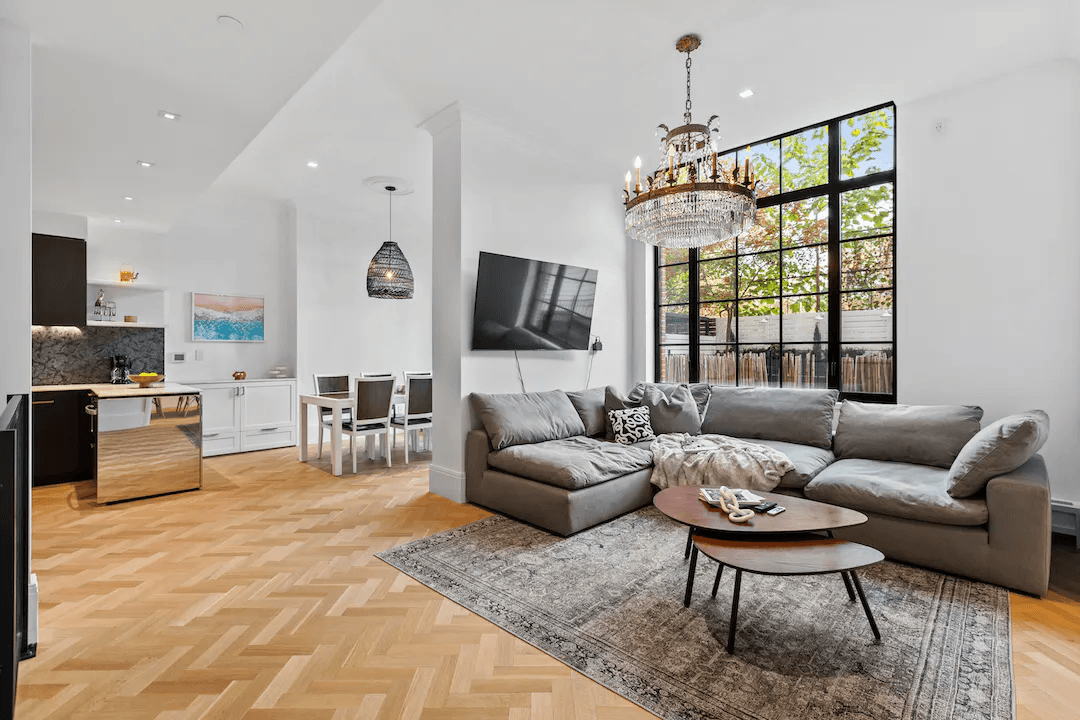 Clinton Home - Image 33