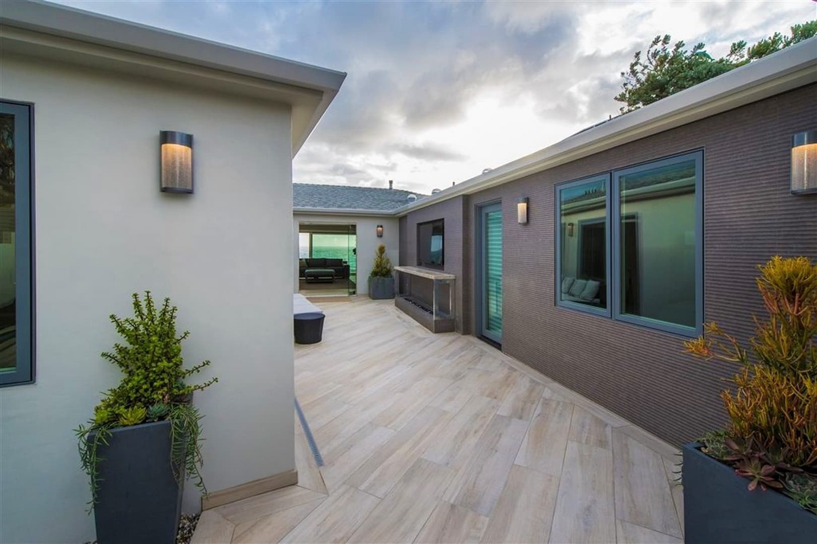 Dolphin Home - Image 6