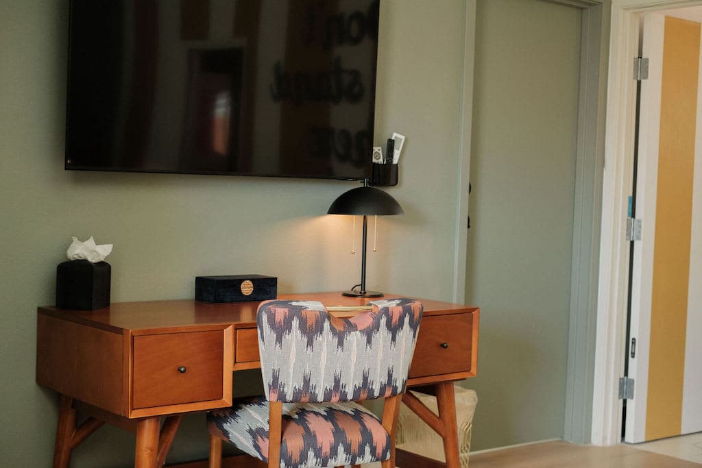 Mod Retreat in Vibrant Palm Springs - Image 19