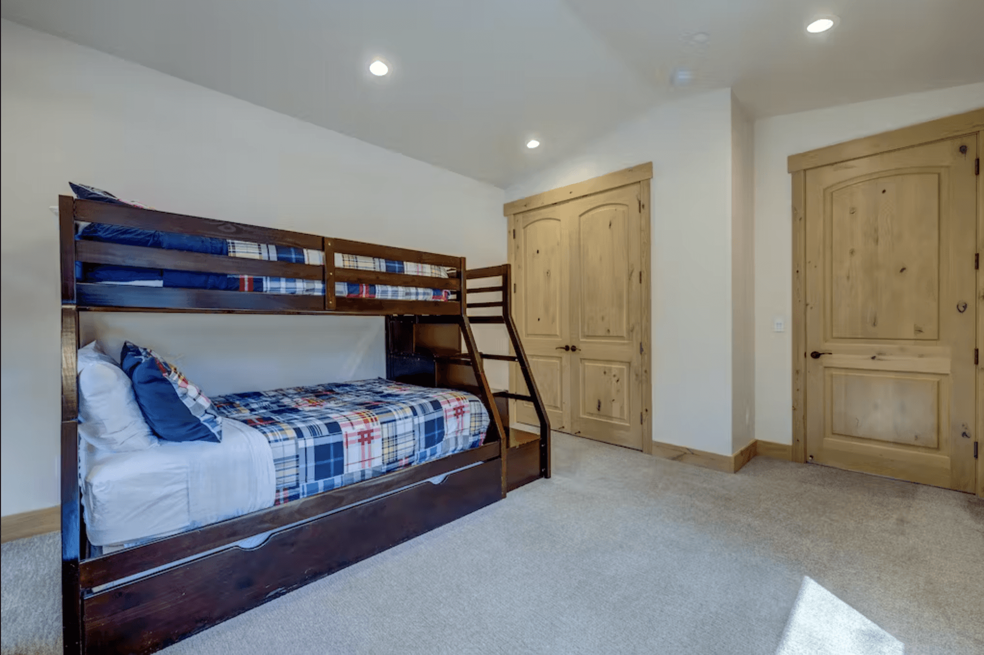 Sierra Vista House - Image 22