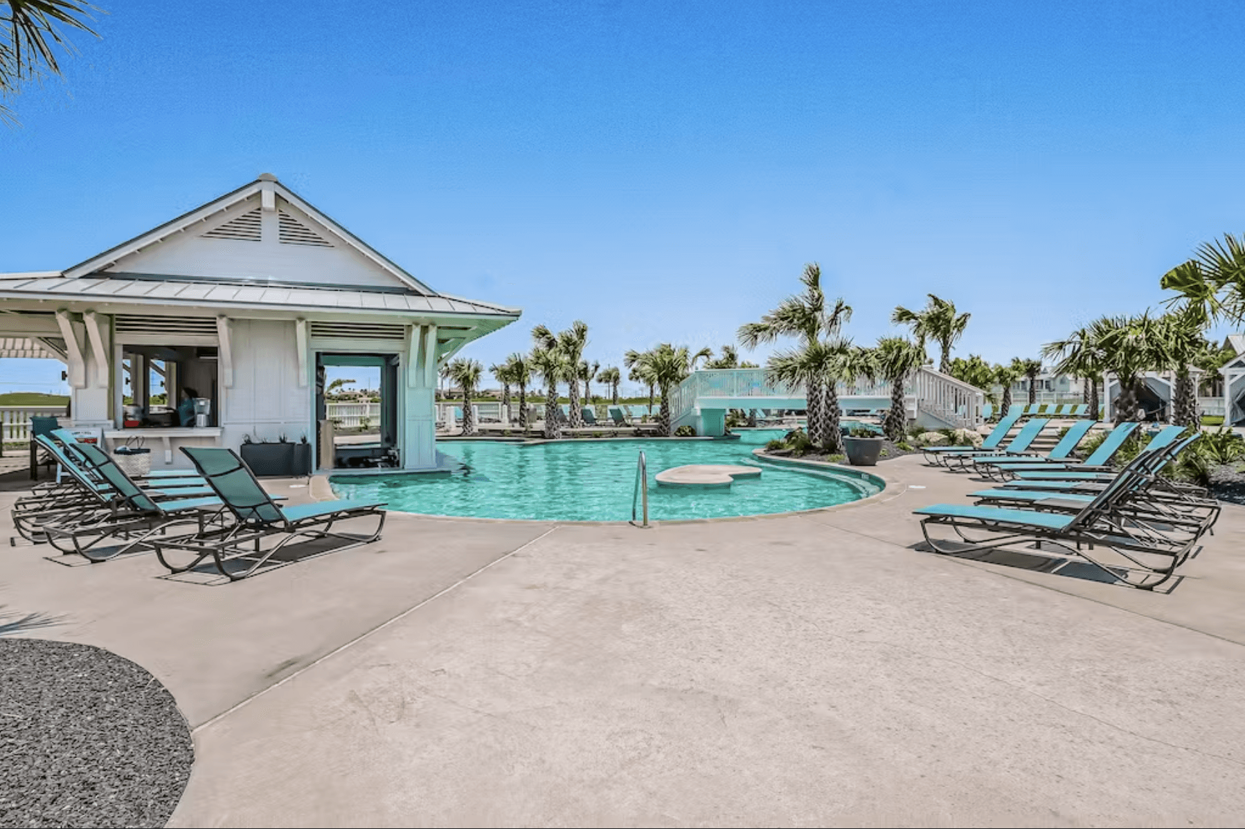 Sunsets and Smiles House - Image 52