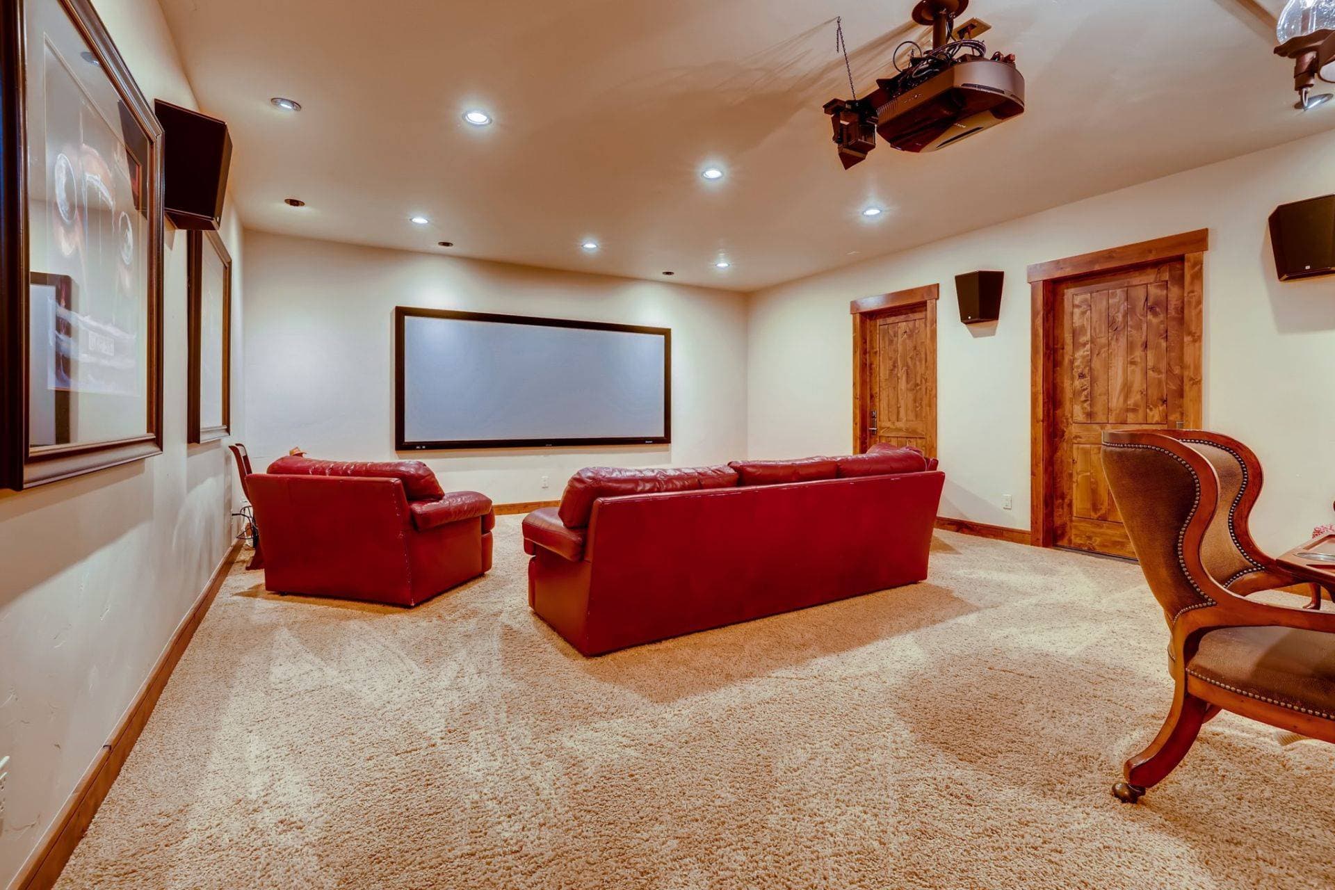 Bear Tracks Lodge - Image 6