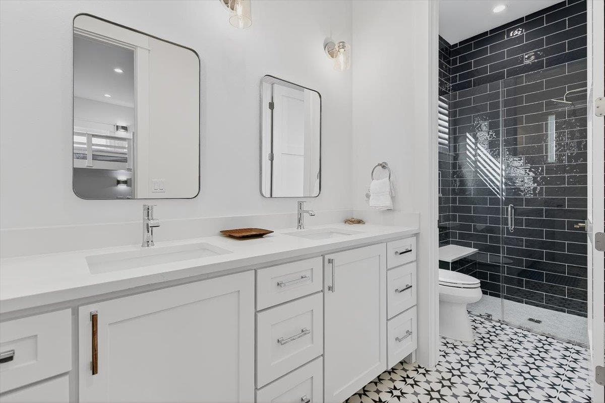 Sunny Shores - Image 28