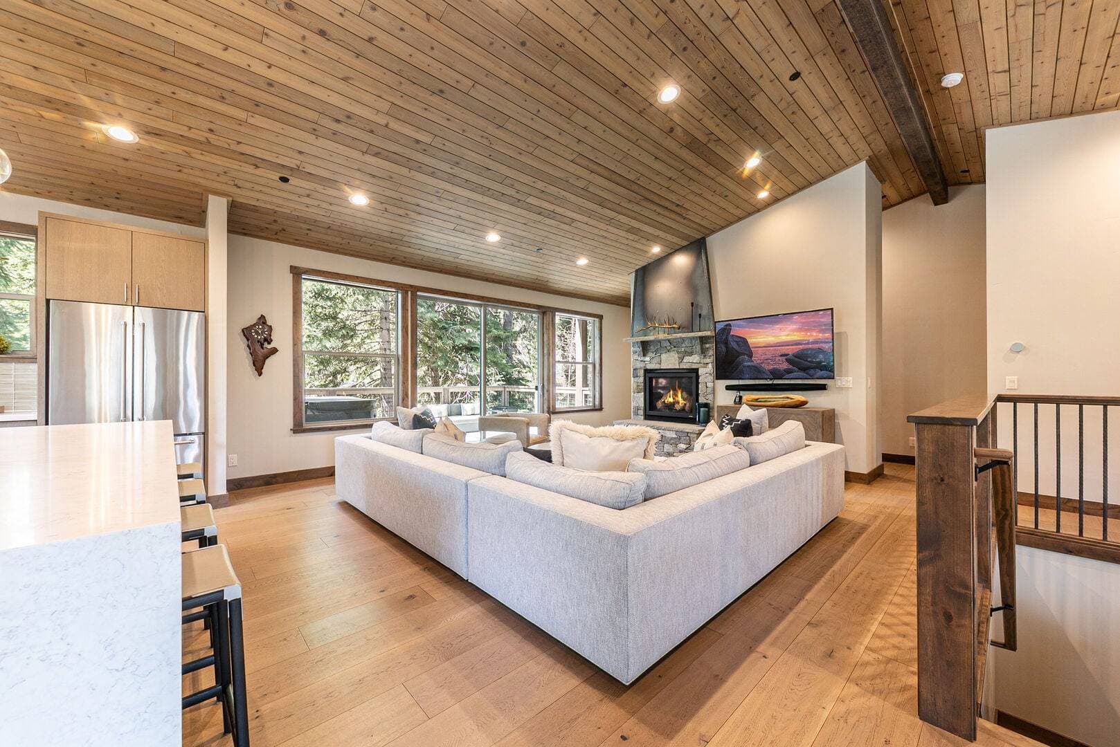 Lodge on the West Shore - Image 5