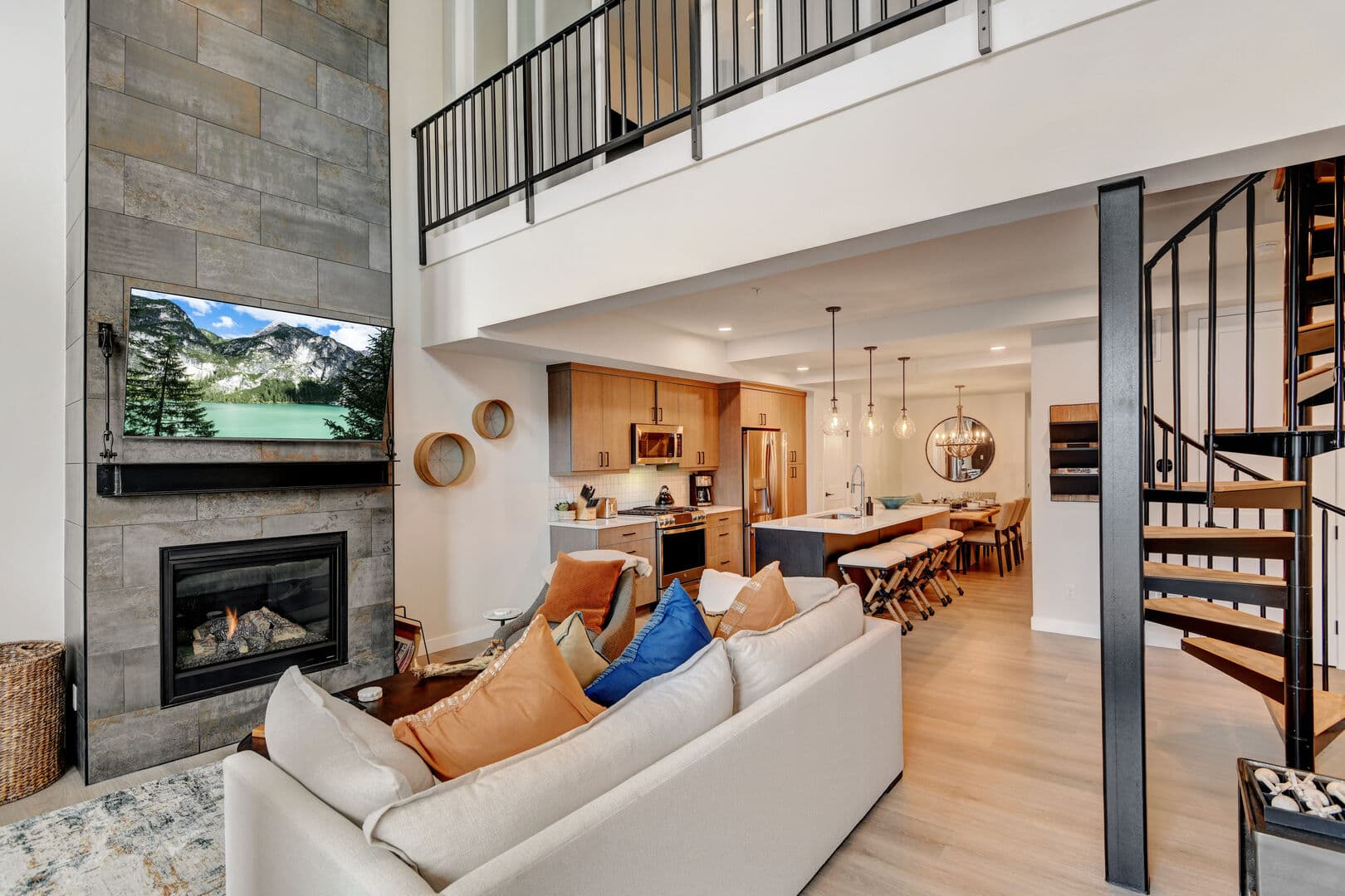 Arrow Luxury Loft #219 - Image 2