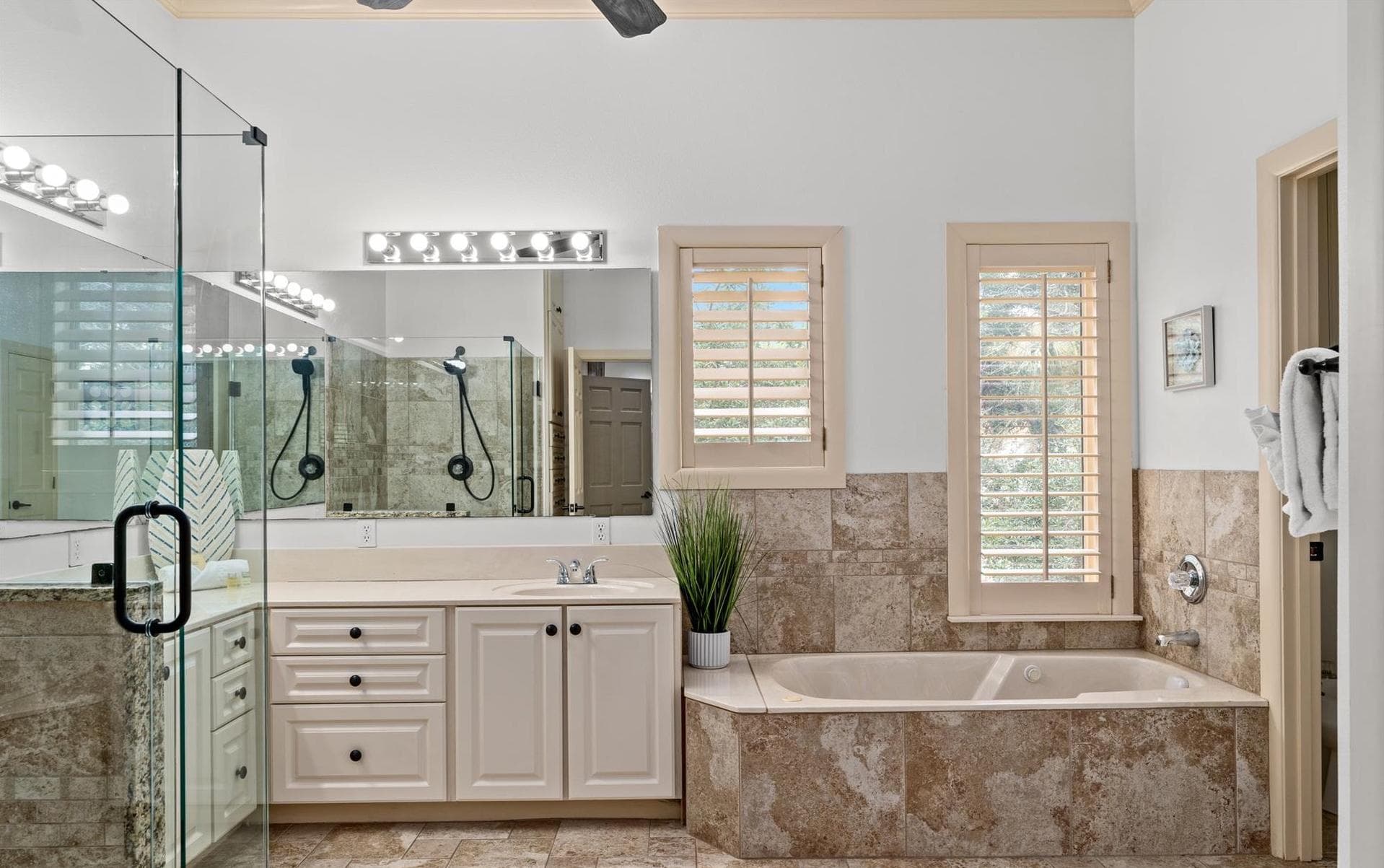 Paradise Isle - Image 42