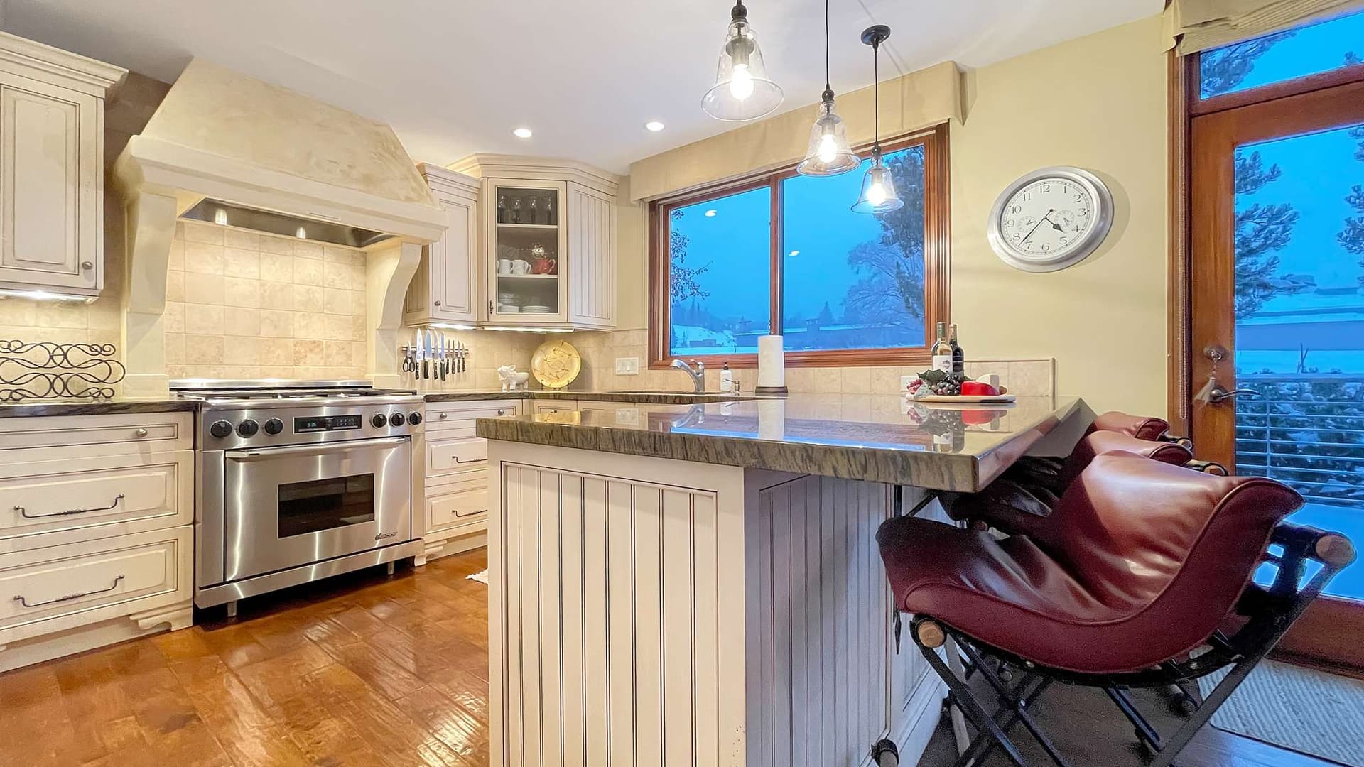 Whispering Waters Chalet - Image 27