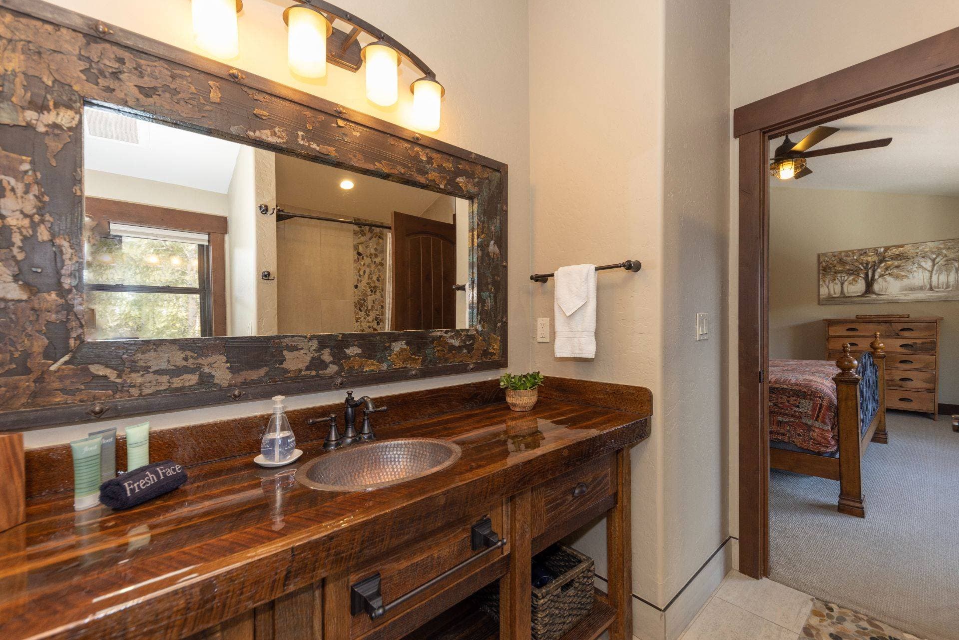 Pine Ridge Cabin - Image 34