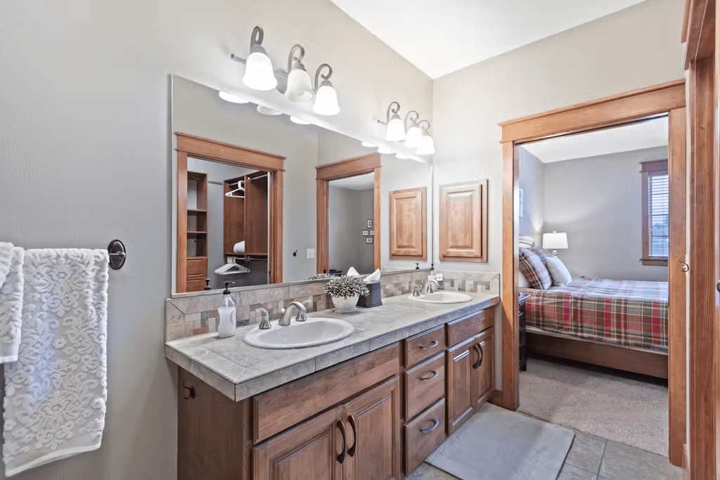 Fabulous Riverstone Retreat - Image 13